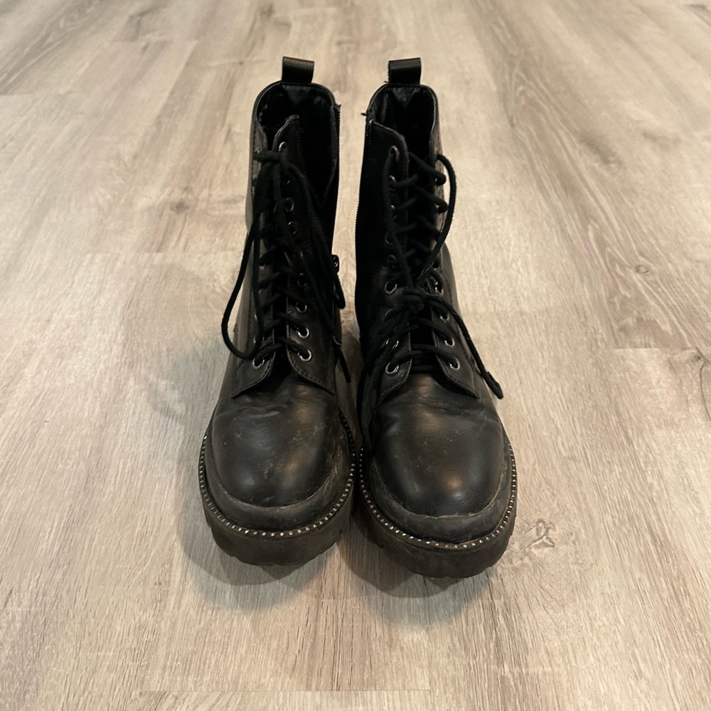 Combat boots